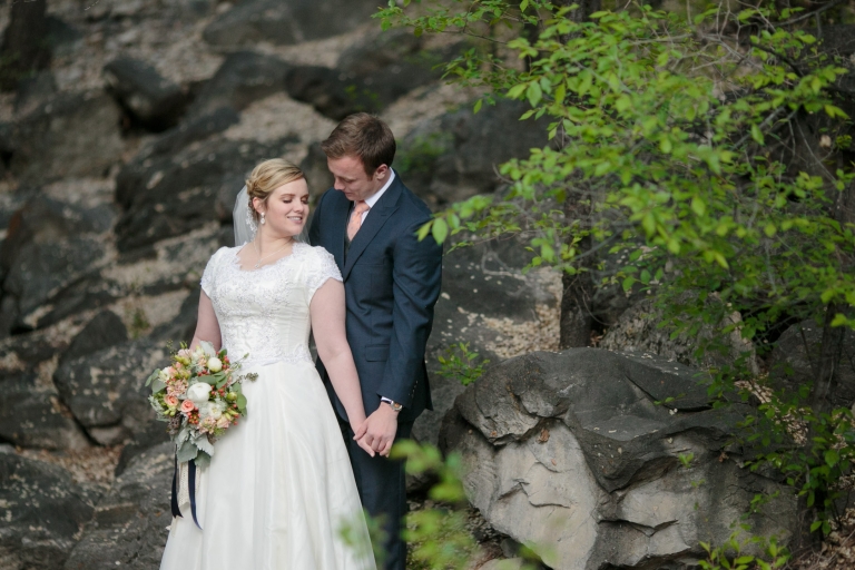 EK-Studios-Utah-Wedding-Photographers-Nature-Bridals-in-a-meadow-city-overlook002-Blog(pp_w768_h512)