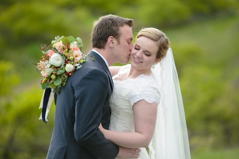 EK-Studios-Utah-Wedding-Photographers-Nature-Bridals-in-a-meadow-city-overlook003-Blog(pp_w768_h512)