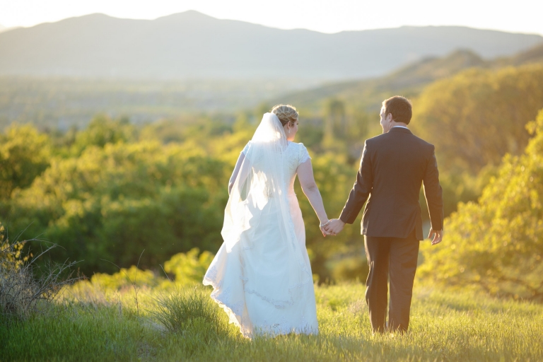 EK-Studios-Utah-Wedding-Photographers-Nature-Bridals-in-a-meadow-city-overlook005-Blog(pp_w768_h512)