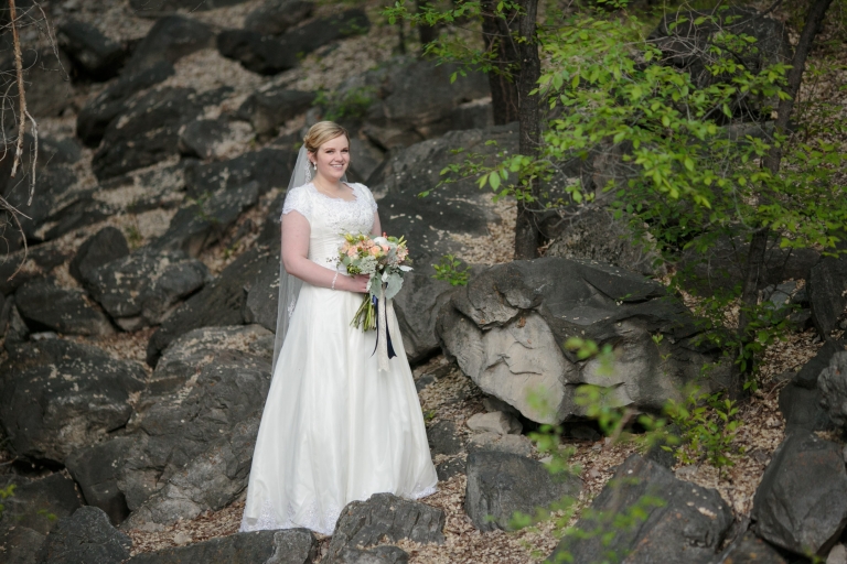 EK-Studios-Utah-Wedding-Photographers-Nature-Bridals-in-a-meadow-city-overlook012-Blog(pp_w768_h512)