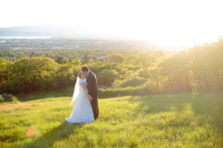 EK-Studios-Utah-Wedding-Photographers-Nature-Bridals-in-a-meadow-city-overlook022-Blog(pp_w768_h512)