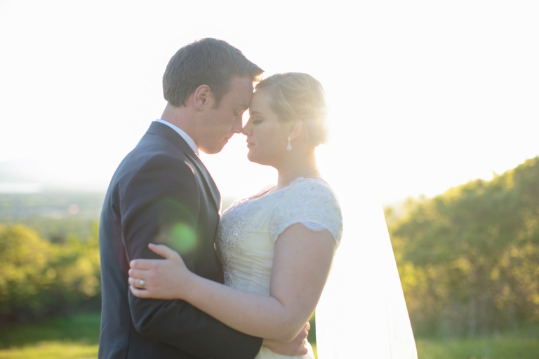EK-Studios-Utah-Wedding-Photographers-Nature-Bridals-in-a-meadow-city-overlook030-Blog(pp_w768_h512)