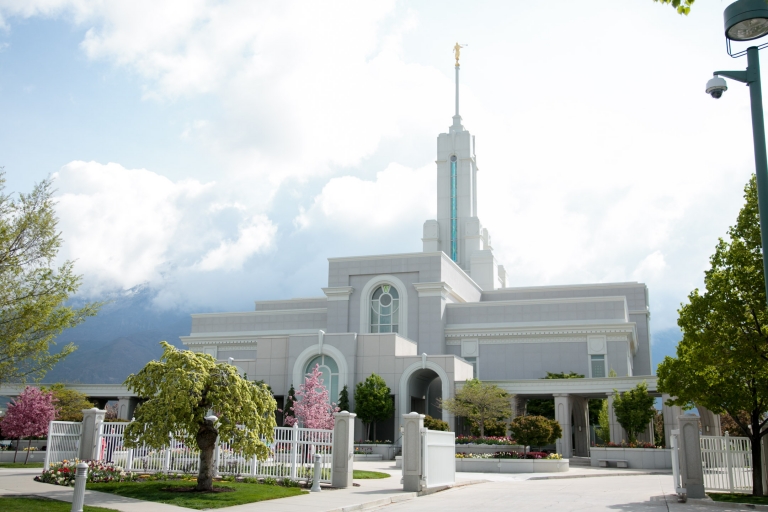 EK-Studios-Utah-Wedding-Photographers-Timpanogos-Temple-Photography-American-Fork001-Blog(pp_w768_h512)