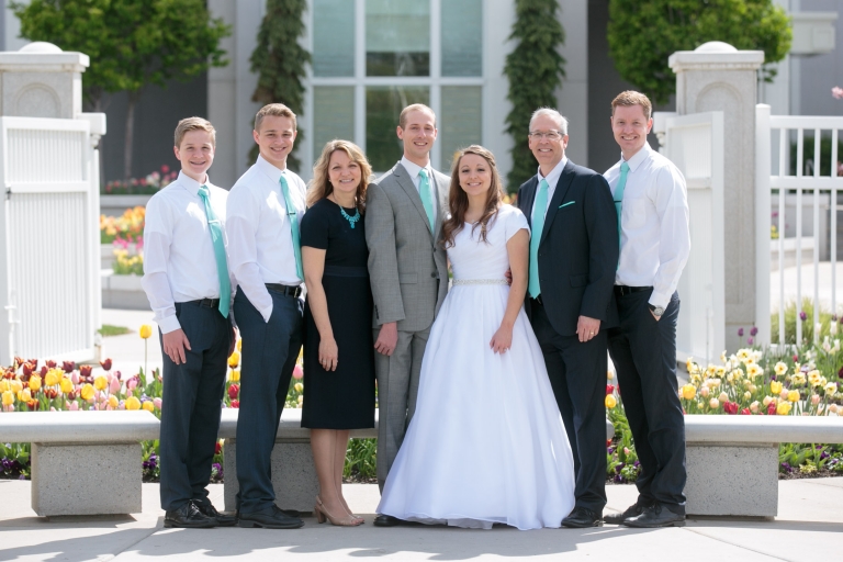 EK-Studios-Utah-Wedding-Photographers-Timpanogos-Temple-Photography-American-Fork009-Blog(pp_w768_h512)