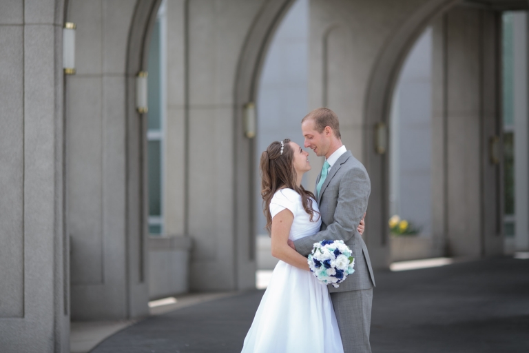 EK-Studios-Utah-Wedding-Photographers-Timpanogos-Temple-Photography-American-Fork014-Blog(pp_w768_h512)