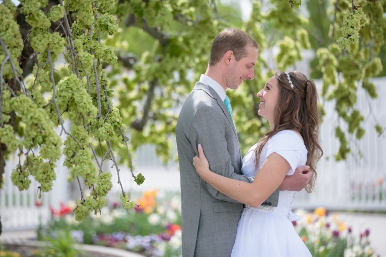 EK-Studios-Utah-Wedding-Photographers-Timpanogos-Temple-Photography-American-Fork017-Blog(pp_w768_h512)