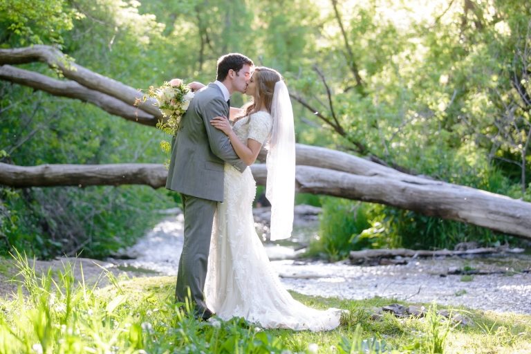 EK-Studios-Utah-Wedding-Photographers-Provo-wedding-photographer-Bridals-in-a-grove003-Blog(pp_w768_h512)