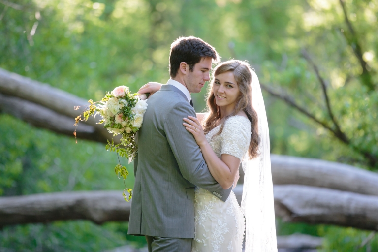 EK-Studios-Utah-Wedding-Photographers-Provo-wedding-photographer-Bridals-in-a-grove015-Blog(pp_w768_h512)