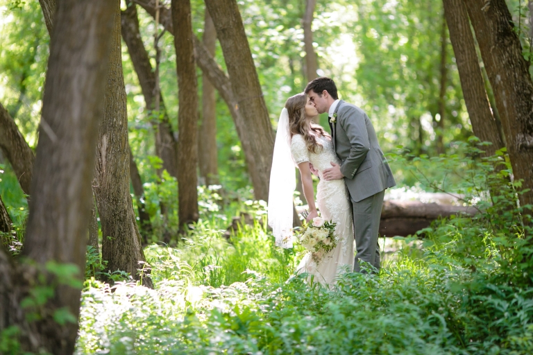 EK-Studios-Utah-Wedding-Photographers-Provo-wedding-photographer-Bridals-in-a-grove022-Blog(pp_w768_h512)