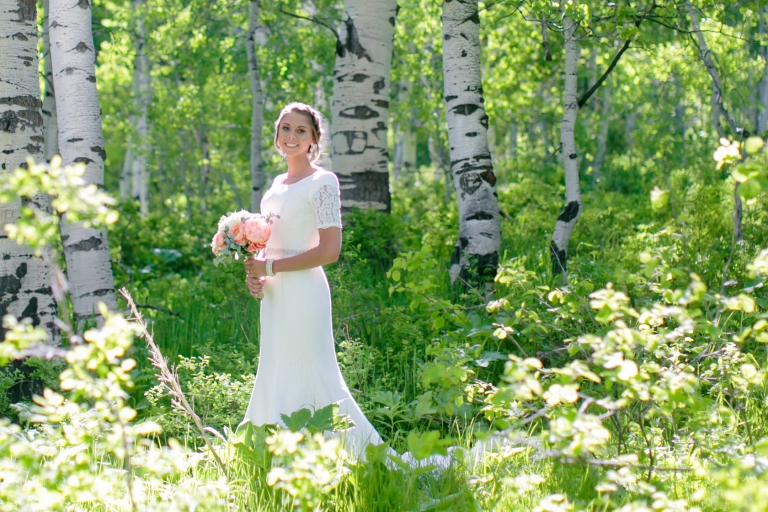 EK-Studios-Utah-Wedding-Photographers-Provo-Wedding-photographer-canyon-Bridals-aspens-005-Blog(pp_w768_h512)