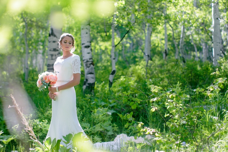 EK-Studios-Utah-Wedding-Photographers-Provo-Wedding-photographer-canyon-Bridals-aspens-014-Blog(pp_w768_h512)