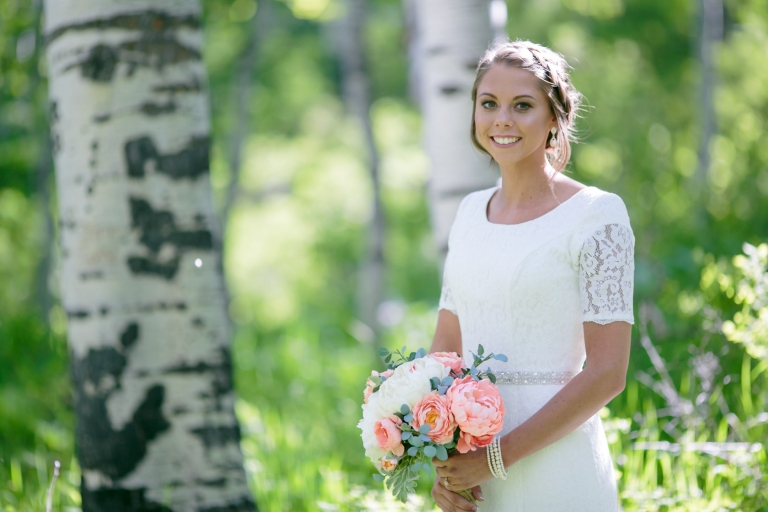 EK-Studios-Utah-Wedding-Photographers-Provo-Wedding-photographer-canyon-Bridals-aspens-016-Blog(pp_w768_h512)