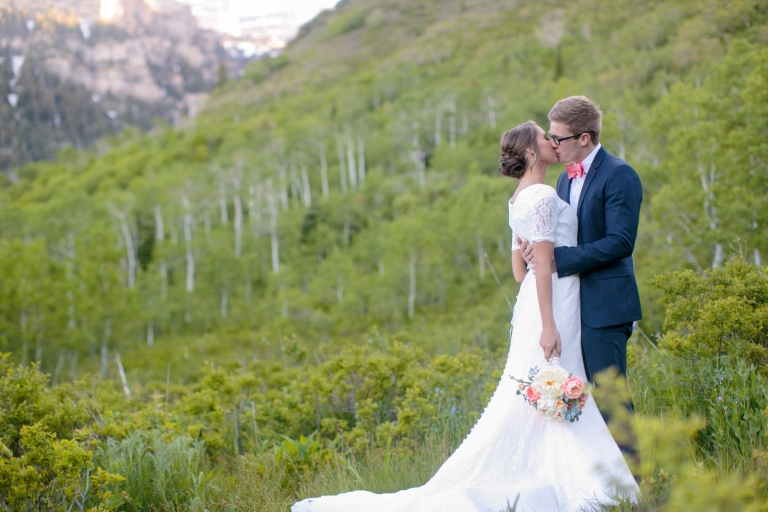 EK-Studios-Utah-Wedding-Photographers-Provo-Wedding-photographer-canyon-Bridals-aspens-020-Blog(pp_w768_h512)