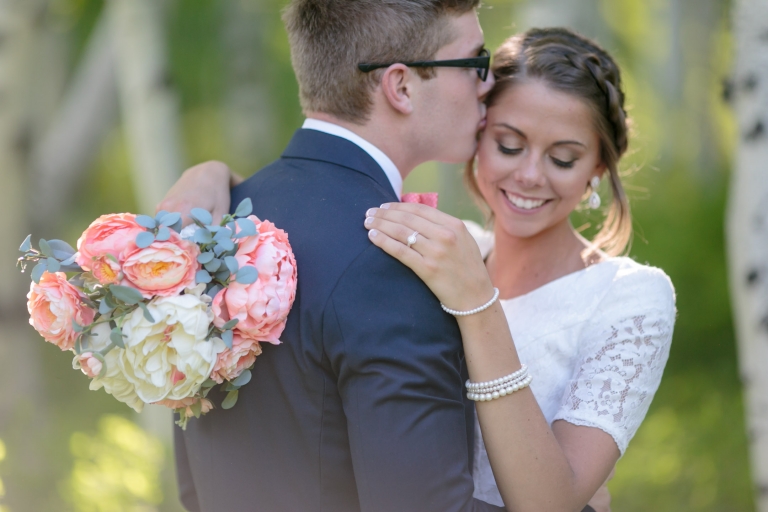 EK-Studios-Utah-Wedding-Photographers-Provo-Wedding-photographer-canyon-Bridals-aspens-021-Blog(pp_w768_h512)
