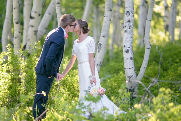 EK-Studios-Utah-Wedding-Photographers-Provo-Wedding-photographer-canyon-Bridals-aspens-022-Blog(pp_w768_h512)