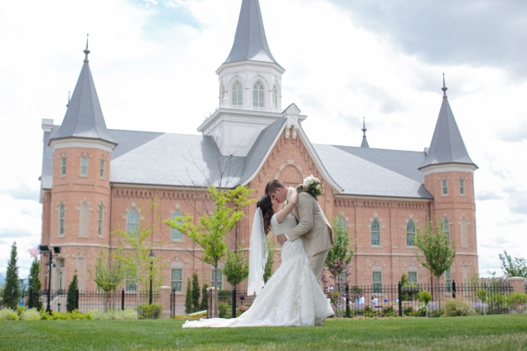 EK-Studios-Utah-Wedding-Photographers-Provo-City-Center-Temple-Wedding-Photography011-Blog(pp_w768_h512)