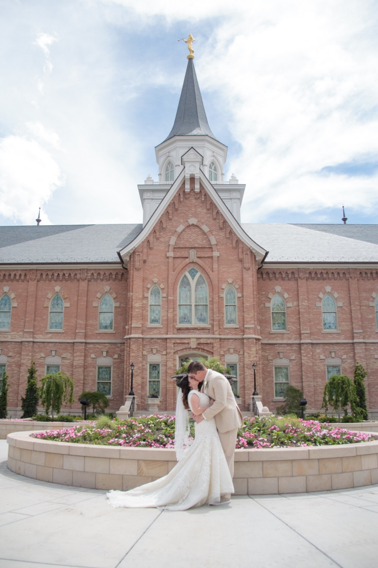 EK-Studios-Utah-Wedding-Photographers-Provo-City-Center-Temple-Wedding-Photography015-Blog(pp_w768_h1152)