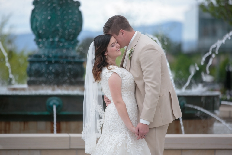 EK-Studios-Utah-Wedding-Photographers-Provo-City-Center-Temple-Wedding-Photography017-Blog(pp_w768_h512)