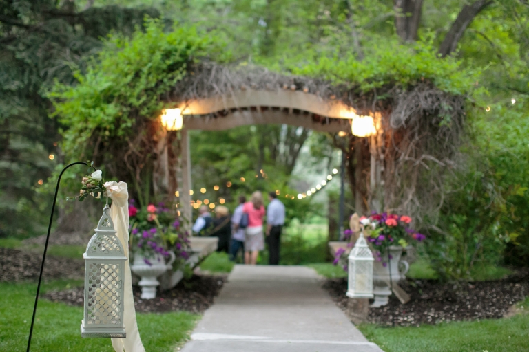 EK-Studios-Utah-Wedding-Photographers-Provo-City-Center-Temple-Wedding-Photography038-Blog(pp_w768_h512)