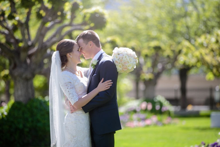 EK-Studios-Utah-Wedding-Photographers-Salt-Lake-Temple-Wedding-Photography-Red-Butte-Garden-Wedding-Reception-utah017-Blog(pp_w768_h512)