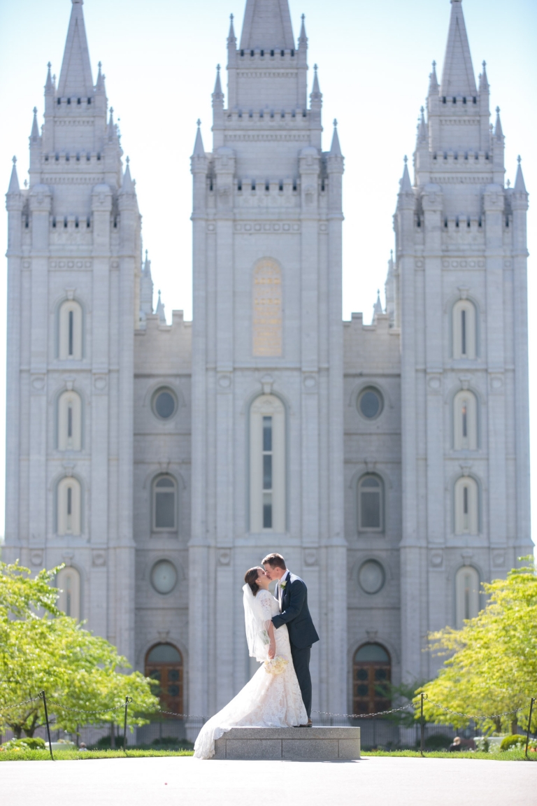 EK-Studios-Utah-Wedding-Photographers-Salt-Lake-Temple-Wedding-Photography-Red-Butte-Garden-Wedding-Reception-utah020-Blog(pp_w768_h1152)