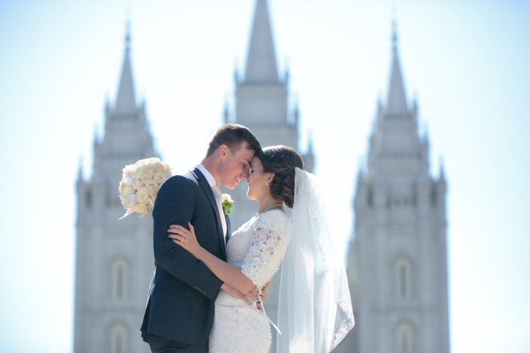 EK-Studios-Utah-Wedding-Photographers-Salt-Lake-Temple-Wedding-Photography-Red-Butte-Garden-Wedding-Reception-utah024-Blog(pp_w768_h512)