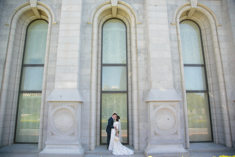 EK-Studios-Utah-Wedding-Photographers-Salt-Lake-Temple-Wedding-Photography-Red-Butte-Garden-Wedding-Reception-utah025-Blog(pp_w768_h512)