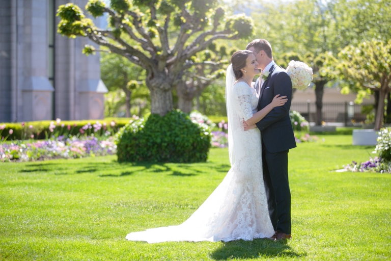 EK-Studios-Utah-Wedding-Photographers-Salt-Lake-Temple-Wedding-Photography-Red-Butte-Garden-Wedding-Reception-utah027-Blog(pp_w768_h512)