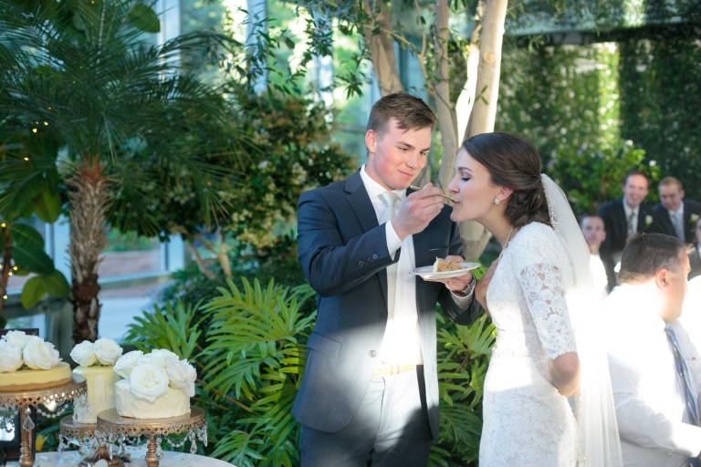 EK-Studios-Utah-Wedding-Photographers-Salt-Lake-Temple-Wedding-Photography-Red-Butte-Garden-Wedding-Reception-utah067-Blog(pp_w768_h512)