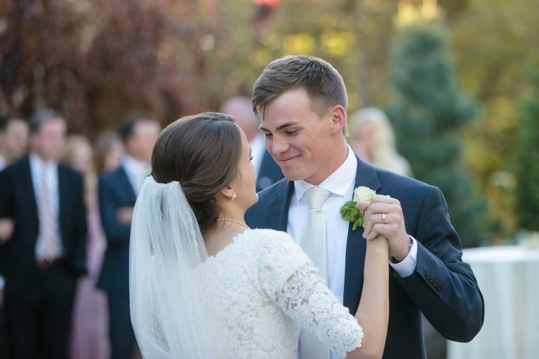 EK-Studios-Utah-Wedding-Photographers-Salt-Lake-Temple-Wedding-Photography-Red-Butte-Garden-Wedding-Reception-utah069-Blog(pp_w768_h512)