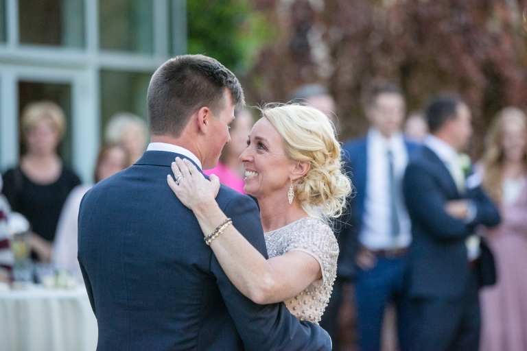 EK-Studios-Utah-Wedding-Photographers-Salt-Lake-Temple-Wedding-Photography-Red-Butte-Garden-Wedding-Reception-utah072-Blog(pp_w768_h512)