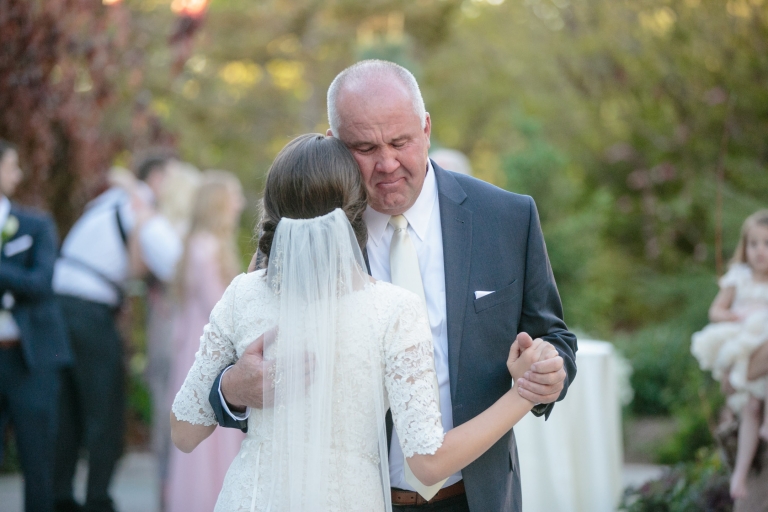 EK-Studios-Utah-Wedding-Photographers-Salt-Lake-Temple-Wedding-Photography-Red-Butte-Garden-Wedding-Reception-utah074-Blog(pp_w768_h512)