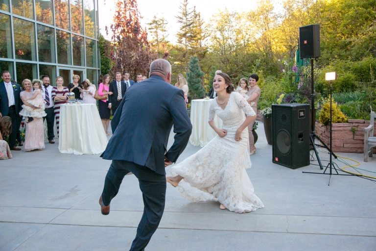 EK-Studios-Utah-Wedding-Photographers-Salt-Lake-Temple-Wedding-Photography-Red-Butte-Garden-Wedding-Reception-utah075-Blog(pp_w768_h512)