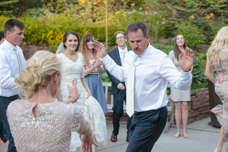 EK-Studios-Utah-Wedding-Photographers-Salt-Lake-Temple-Wedding-Photography-Red-Butte-Garden-Wedding-Reception-utah078-Blog(pp_w768_h512)