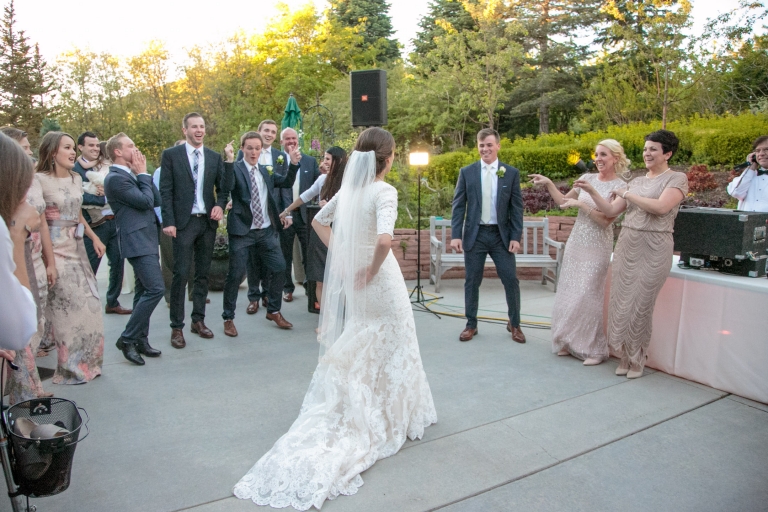 EK-Studios-Utah-Wedding-Photographers-Salt-Lake-Temple-Wedding-Photography-Red-Butte-Garden-Wedding-Reception-utah083-Blog(pp_w768_h512)