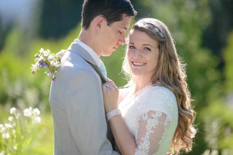 EK-Studios-Utah-Wedding-Photographers-Bridals-wildflowers-mountians-utah012-Blog(pp_w768_h512)