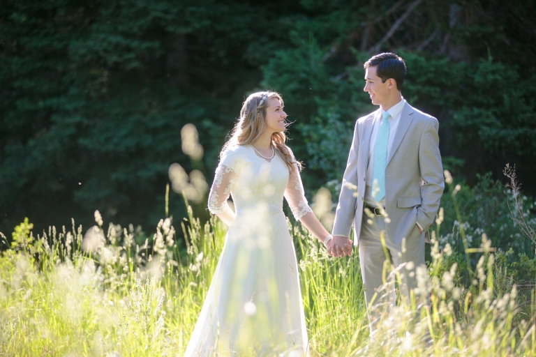 EK-Studios-Utah-Wedding-Photographers-Bridals-wildflowers-mountians-utah015-Blog(pp_w768_h512)