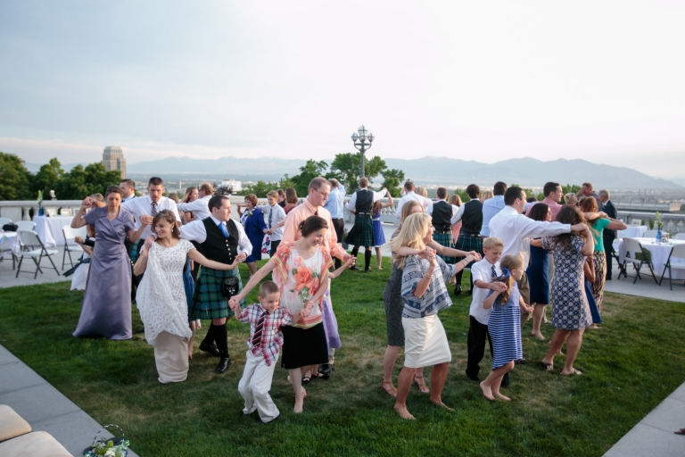 EK-Studios-Utah-Wedding-Photographers-Salt-lake-temple-wedding-reception-utah-state-capitol-building-photography044-Blog(pp_w768_h512)