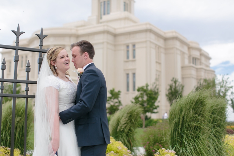 EK-Studios-Utah-Wedding-Photographers-Payson-temple-wedding-photography-utah020-Blog(pp_w768_h512)