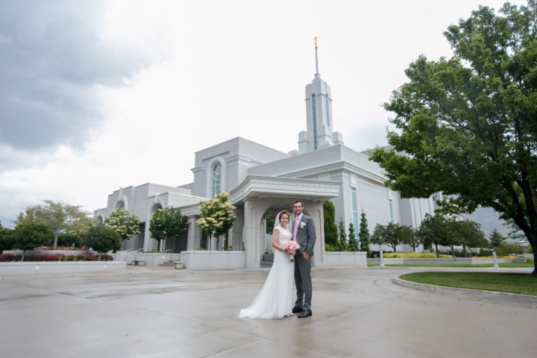 EK-Studios-Utah-Wedding-Photographers-Timpanogos-Temple-Wedding-Reception-Le-Jardin022-Blog(pp_w768_h512)