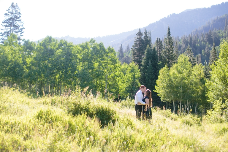 EK-Studios-Utah-Wedding-Photographers-Sandy-Photographer-mountian-engagements016-Blog(pp_w768_h512)