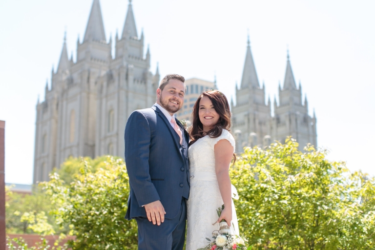 EK-Studios-Utah-Wedding-Photographers-Salt-Lake-Temple-Wedding-Photography-backyard-reception026-Blog(pp_w768_h512)