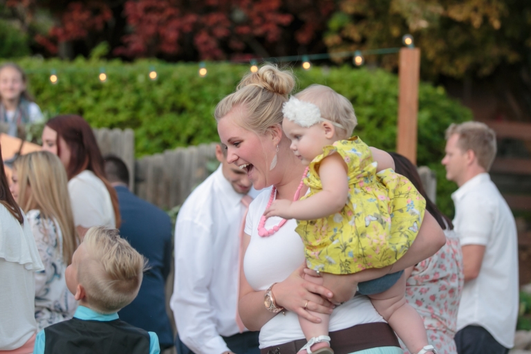 EK-Studios-Utah-Wedding-Photographers-Salt-Lake-Temple-Wedding-Photography-backyard-reception064-Blog(pp_w768_h512)