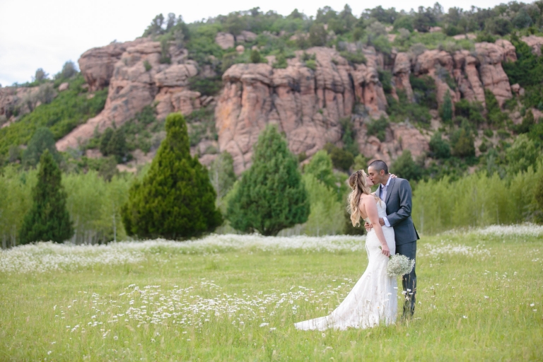 EK-Studios-Utah-Wedding-Photographers-Red-Cliff-Ranch-Wedding-in-a-barn-utah038-Blog(pp_w768_h512)