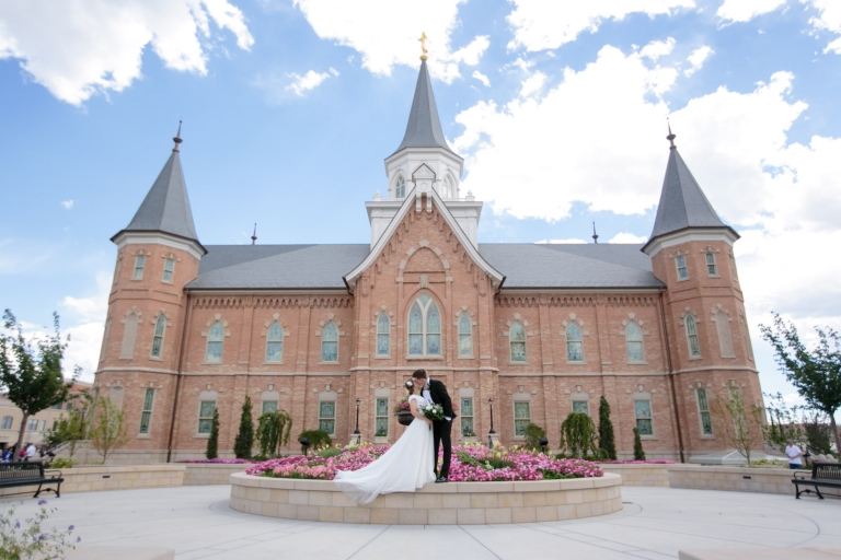 EK-Studios-Utah-Wedding-Photographers-Provo-City-Center-Temple-Wedding-Photography024-Blog(pp_w768_h512)