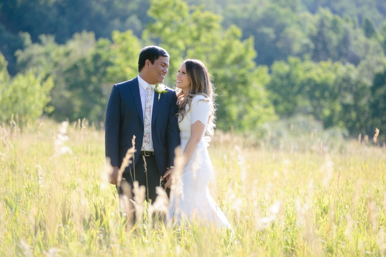 EK-Studios-Utah-Wedding-Photographers-sunkissed-bridals-meadow-provo-wedding-photography016-Blog(pp_w768_h512)
