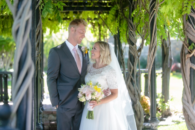 EK-Studios-Utah-Wedding-Photographers-Classy-Bridals-Vinyard-wadley-farms-lindon011-Blog(pp_w768_h512)