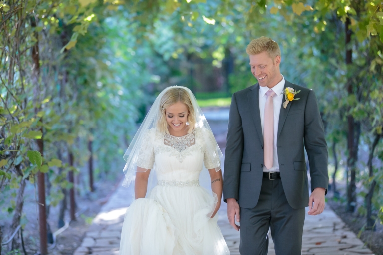 EK-Studios-Utah-Wedding-Photographers-Classy-Bridals-Vinyard-wadley-farms-lindon020-Blog(pp_w768_h512)