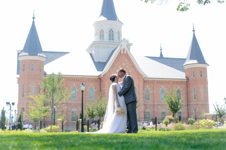 EK-Studios-Utah-Wedding-Photographers-Provo-City-Center-Temple-Wedding-Photography022-Blog(pp_w768_h512)