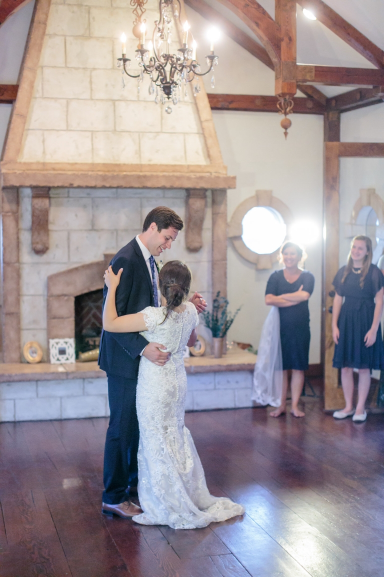 Timpanogos-Temple-Wedding-Photography-Utah-Wedding-Photographers-EK-Studios-Photo-Video038-Blog(pp_w768_h1152)